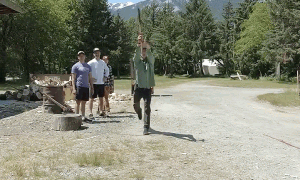 王一博北美森林挑战抛斧头传统竞技