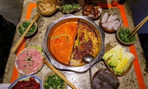 海底捞逆市入局高端餐厅，突然杀入高端的海底捞想干嘛？