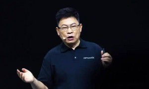 原创 
            余承东在央视算了一笔账，一万多人干了六年，几百亿砸进鸿蒙里，台下没人吭声，鸿蒙5.0设备刚过1000万，他说这叫跨过生死线