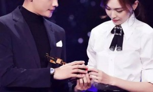 不装了！唐嫣在罗晋父亲葬礼上的3个细节，透露俩人如今真实状况